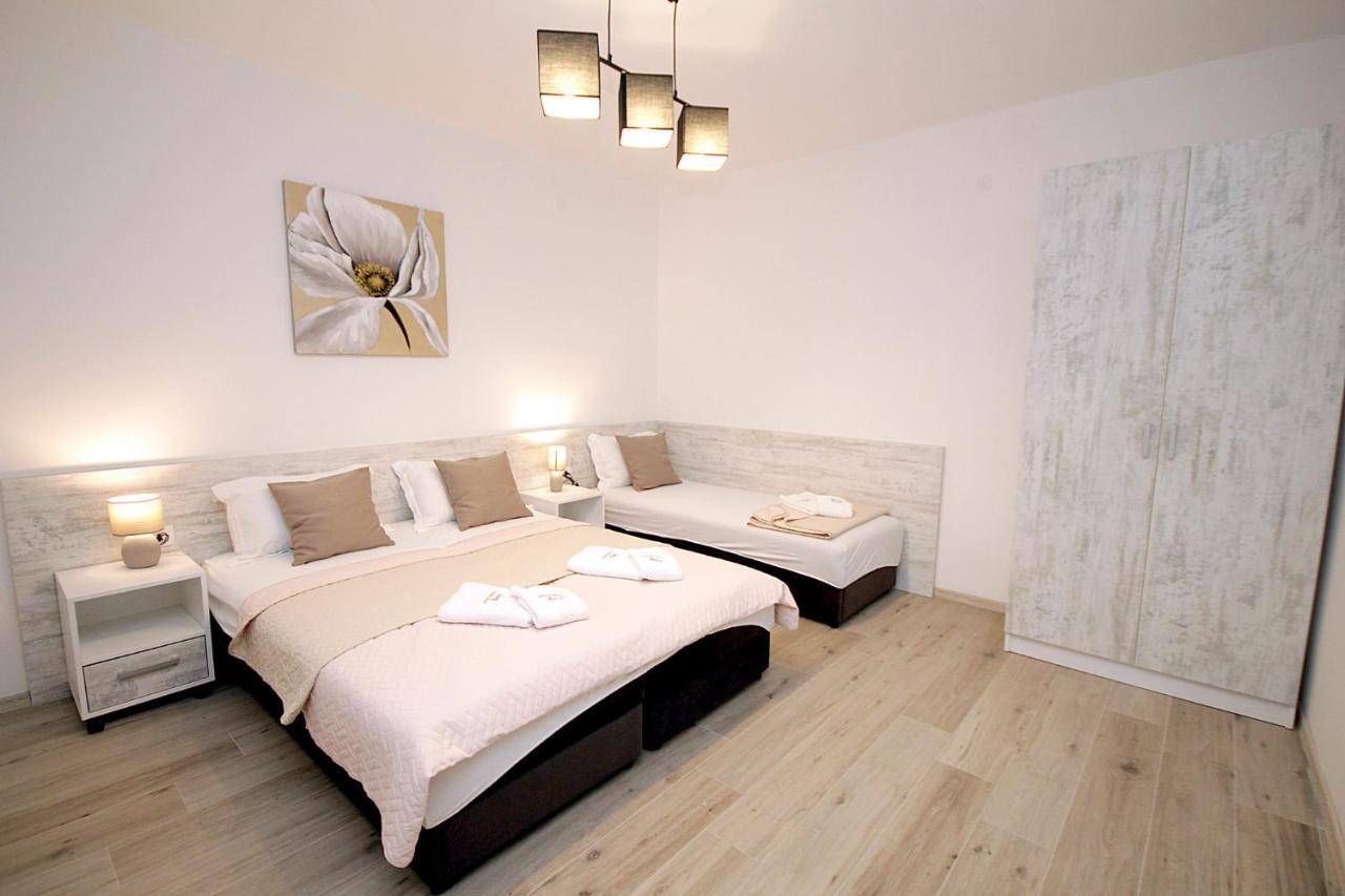 Apartments Saric Bar Luaran gambar