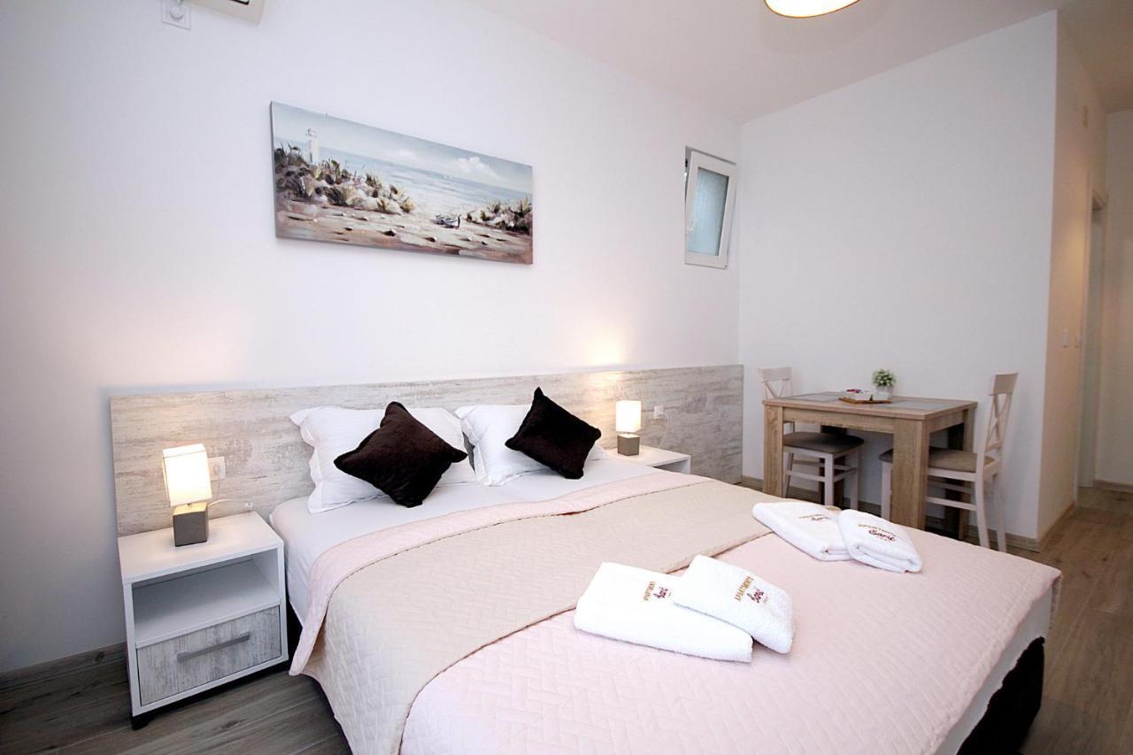 Apartments Saric Bar Luaran gambar