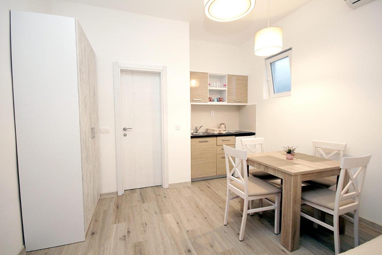 Apartments Saric Bar Luaran gambar