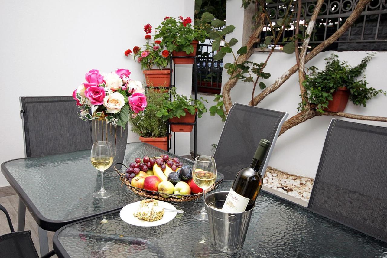 Apartments Saric Bar Luaran gambar