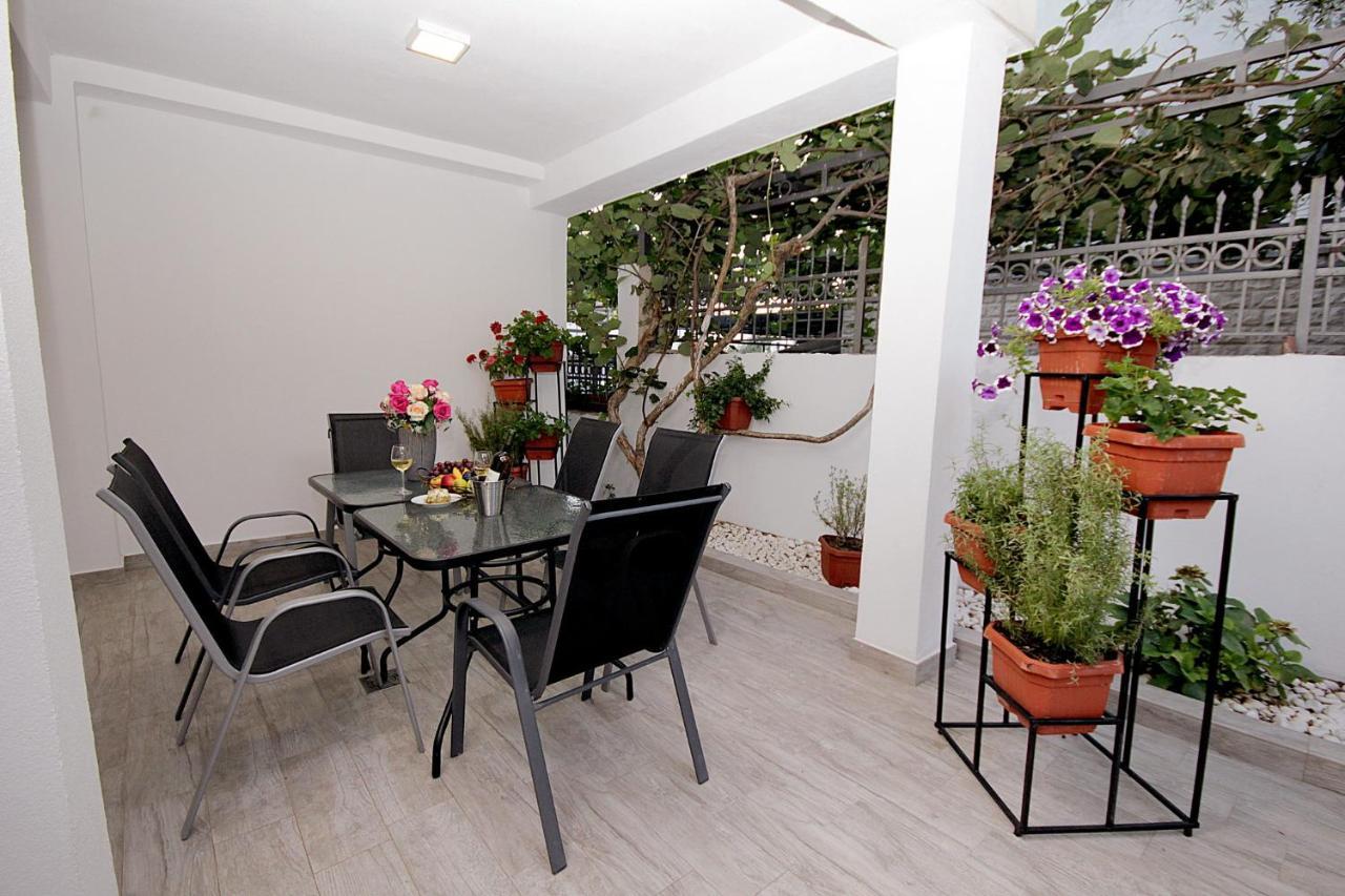 Apartments Saric Bar Luaran gambar