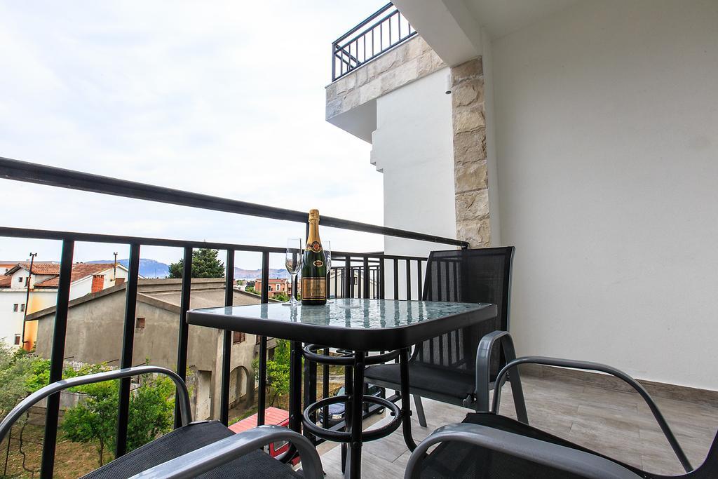 Apartments Saric Bar Luaran gambar