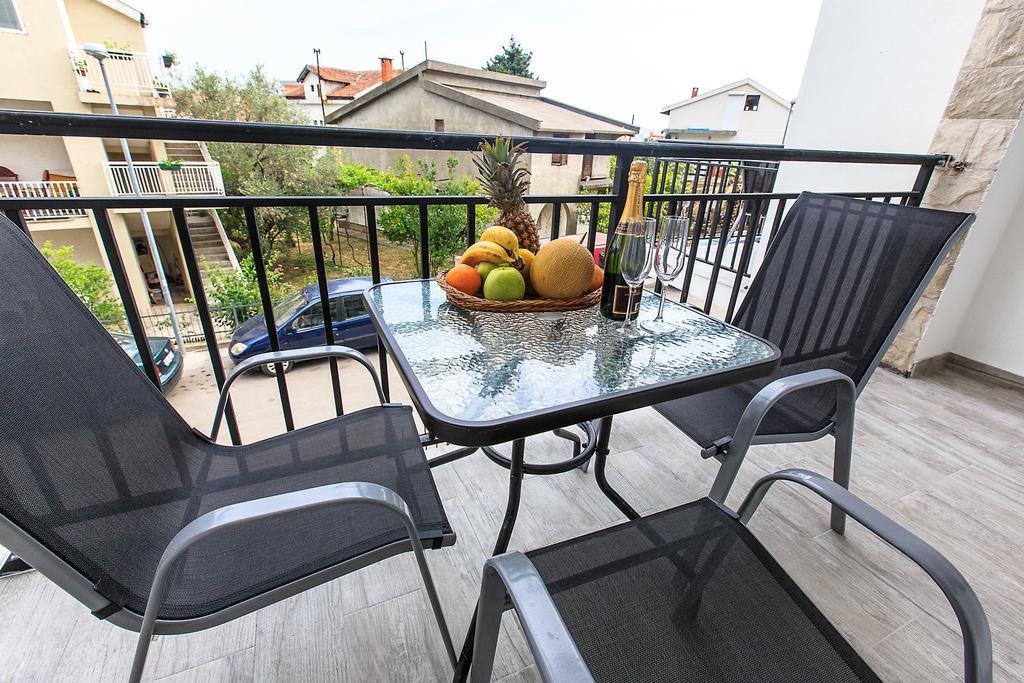 Apartments Saric Bar Luaran gambar