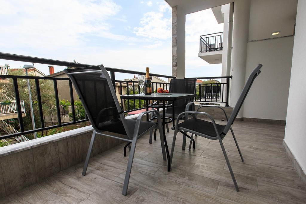Apartments Saric Bar Luaran gambar