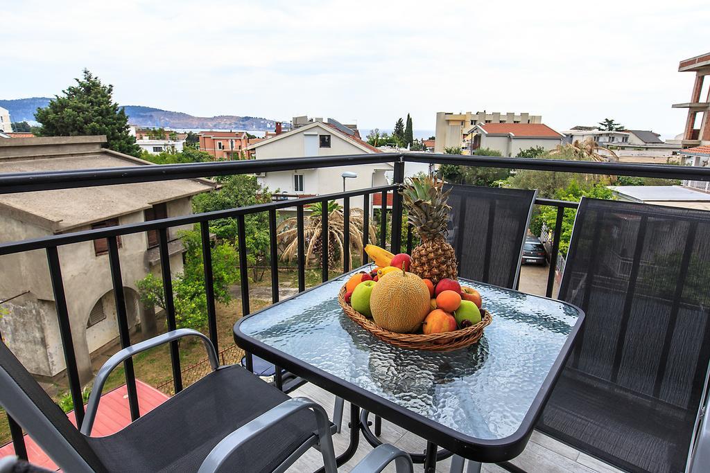 Apartments Saric Bar Luaran gambar